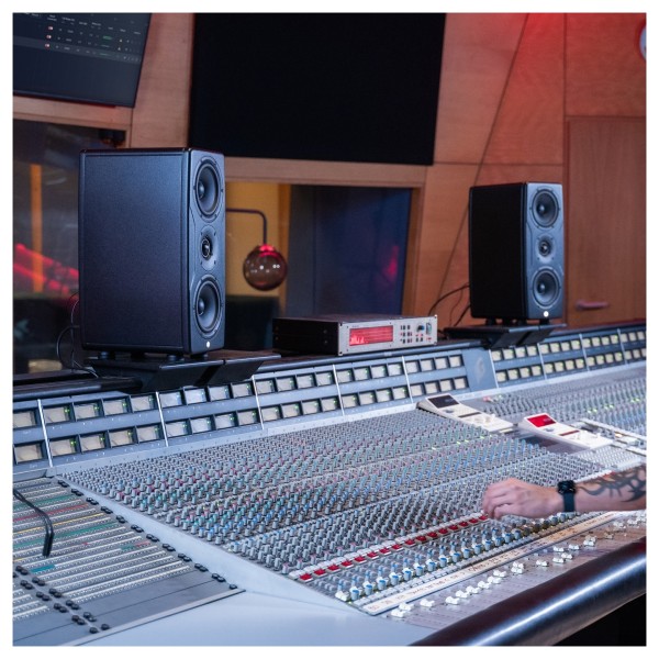 IK Multimedia iLoud Precision MTM MKII Studio Monitor - Lifestyle 5