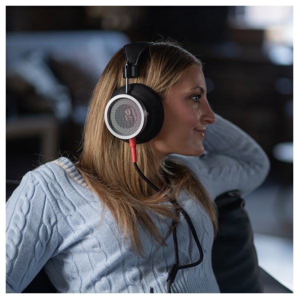 Grado Signature HP100 SE Headphones with Free Carry Case - looking right 
