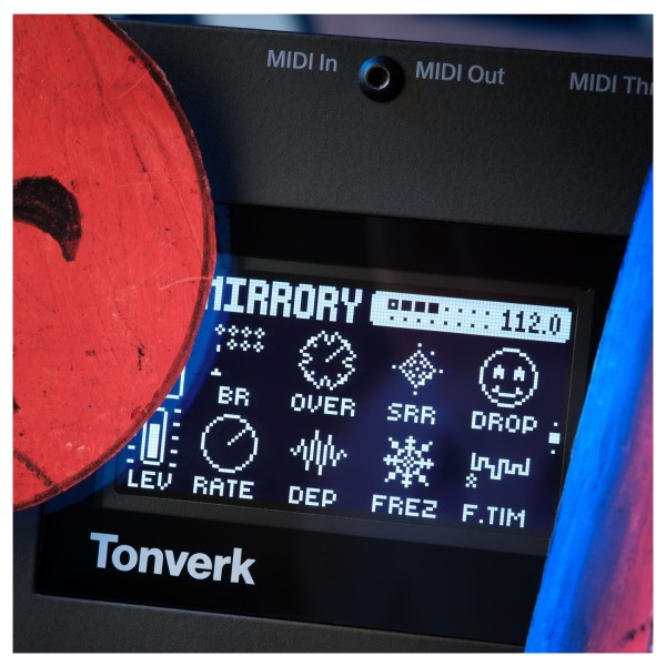 Elektron TONVERK Multi-Engine Sampler - Lifestyle 3