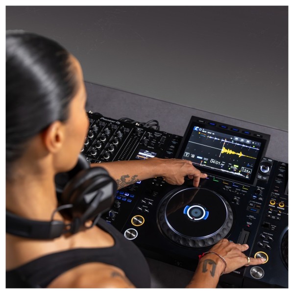 AlphaTheta CDJ-3000X Multi Player, Pair - Lifestyle 4
