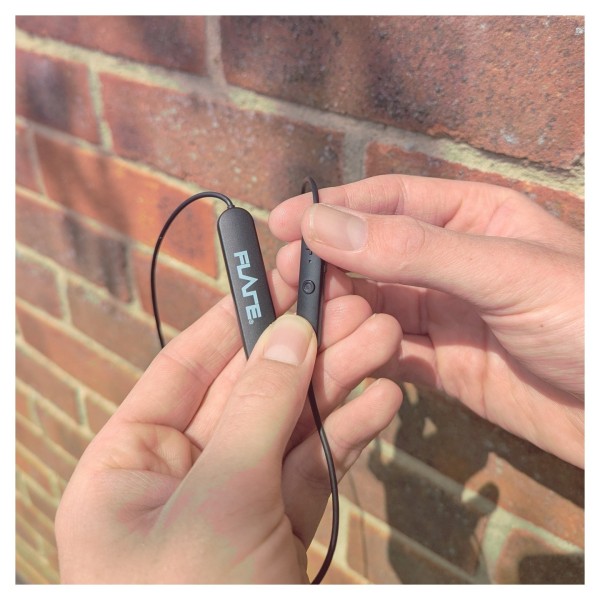 Flare Audio STUDIO PRO Wireless In-Hand Close-Up