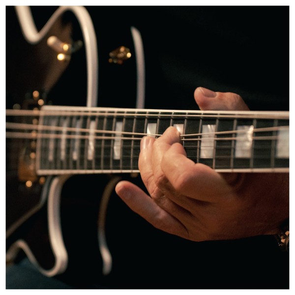 Gibson Les Paul Custom 70s, Ebony - being played