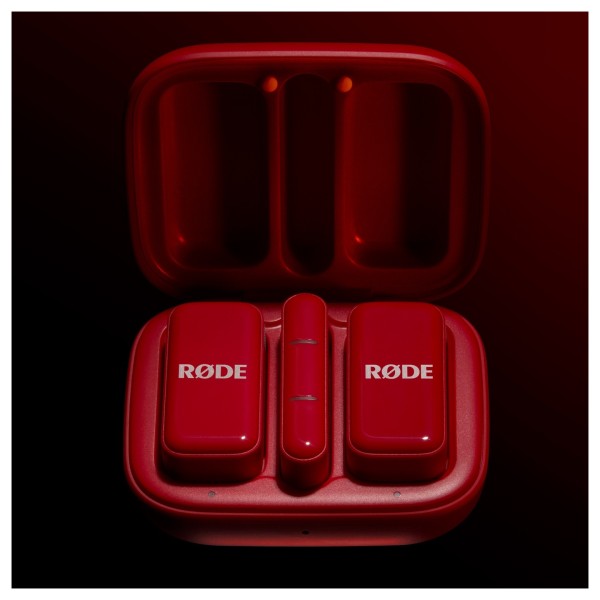 Rode Wireless Micro USB-C, Red - Lifestyle 2