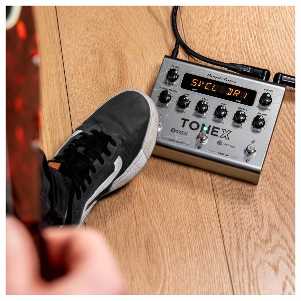 IK Multimedia TONEX Pedal, Bass Edition - Lifestyle