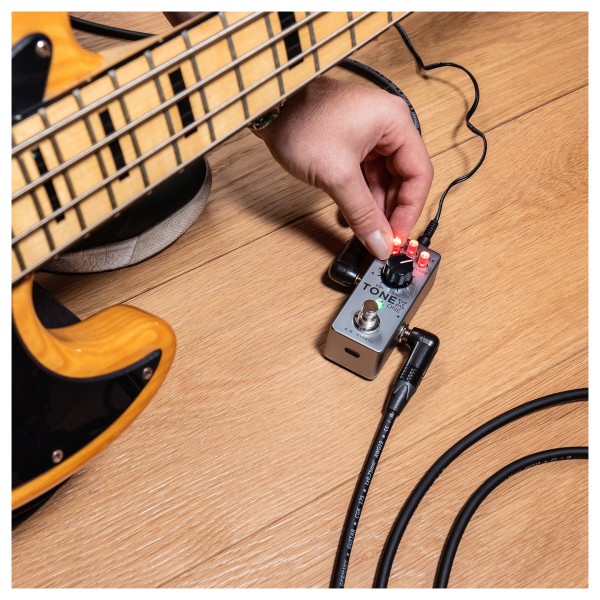 IK Multimedia TONEX One Pedal, Bass Edition - Lifestyle