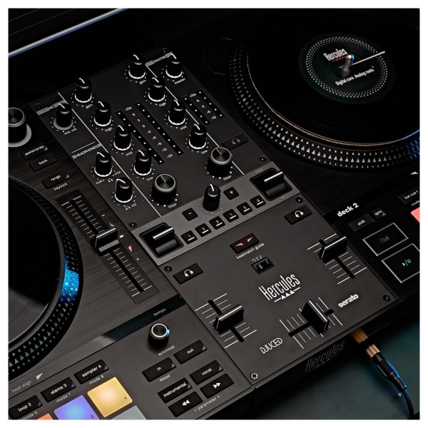 Hercules DJ Control Inpulse T7 - Lifestyle 3