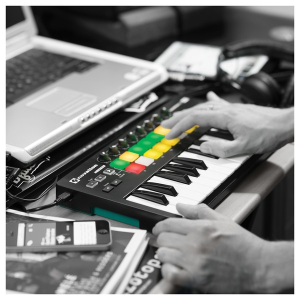 LaunchKey Mini MK2 - Lifestyle