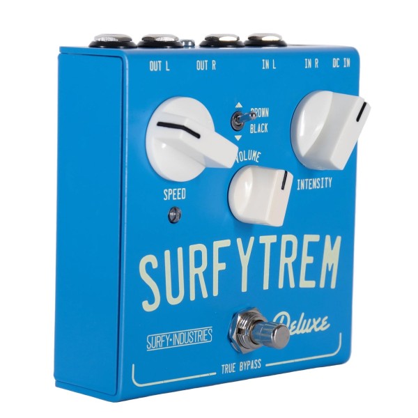 SurfyTrem Deluxe Tremolo Pedal - Angled
