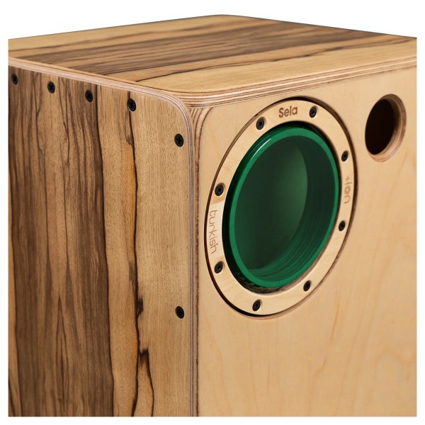 Sela Iconic Cajon, Limba