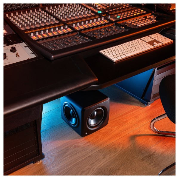 IK Multimedia iLoud Sub - Lifestyle 2