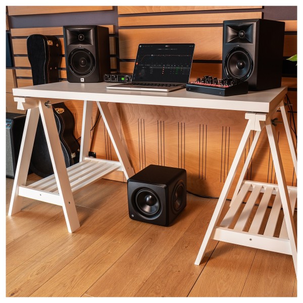 IK Multimedia iLoud Sub - Lifestyle 4