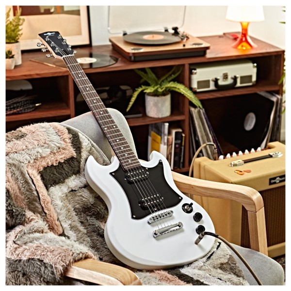 Brooklyn Electric Guitar White, 10W Guitar Amp & Accessory Pack