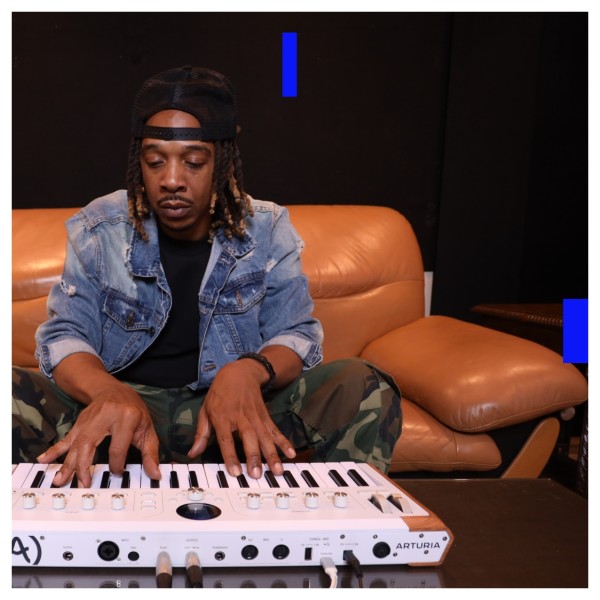 Arturia Astrolab 37 Portable Stage Keyboard - Lifestyle 2