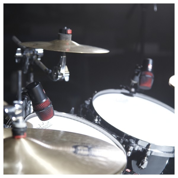 V Beat Black on Toms
