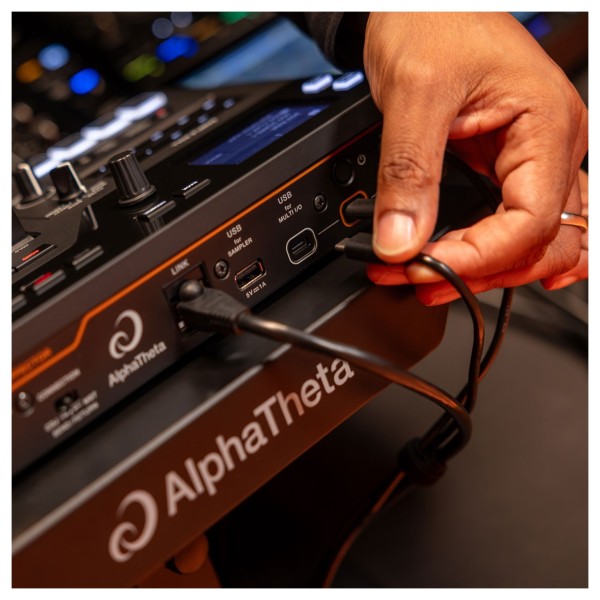 AlphaTheta RMX Ignite DJ Effector - Lifestyle 2