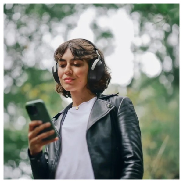 Sennheiser HDB 630 Closed-back Wireless Headphones - lifestyle - 2