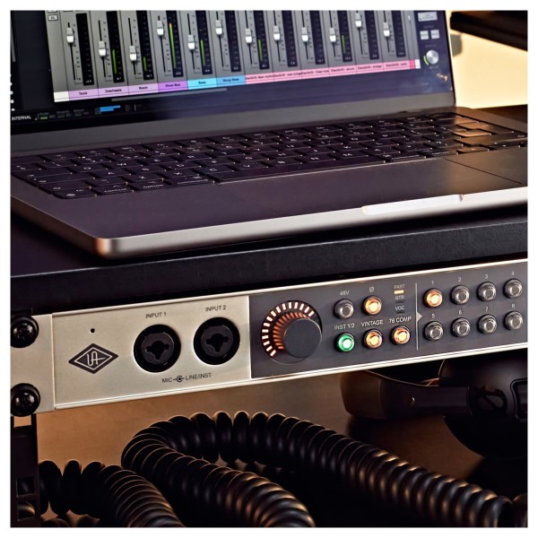 Universal Audio Volt 876 32-bit/192 kHz USB Audio Interface - Lifestyle 6
