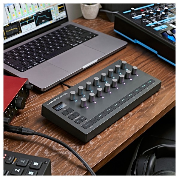 Novation Launch Control 3 - Lifestyle