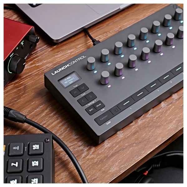 Novation Launch Control 3 - Lifestyle 2
