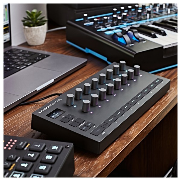 Novation Launch Control 3 - Lifestyle