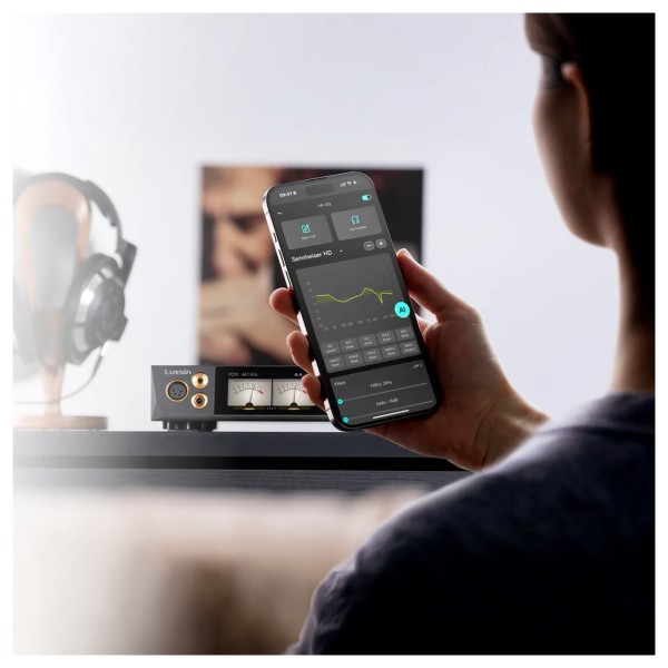Luxsin X8 Headphone Amplifier - lifestyle 2 