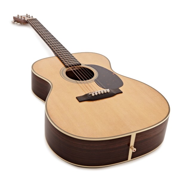 Martin 000-28 (2025) - angled shot