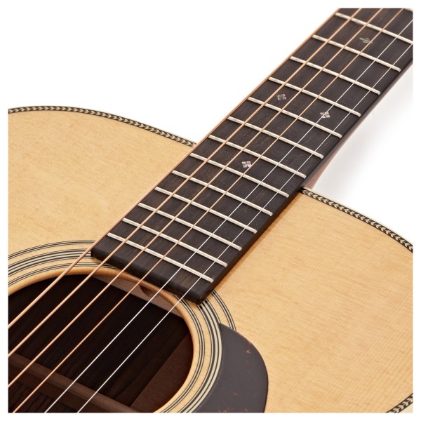 Martin 00-28 (2025) - upper frets