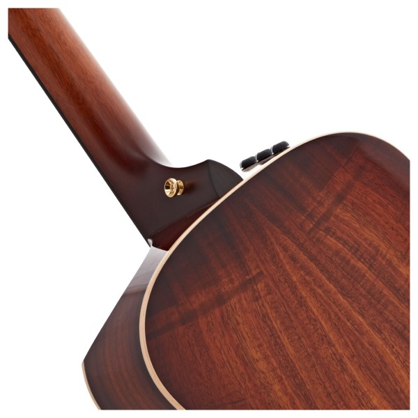 Classic spruce and mahogany dreadnought tone Forward-shifted scalloped bracing for bold projection Plek-treated neck with High P