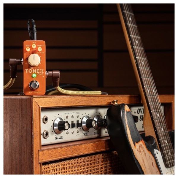 IK Multimedia TONE X ONE Double Special, Limited Edition - Lifestyle 2