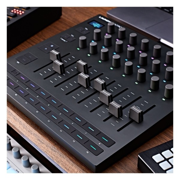 Novation Launch Control XL 3 - Lifestyle 3