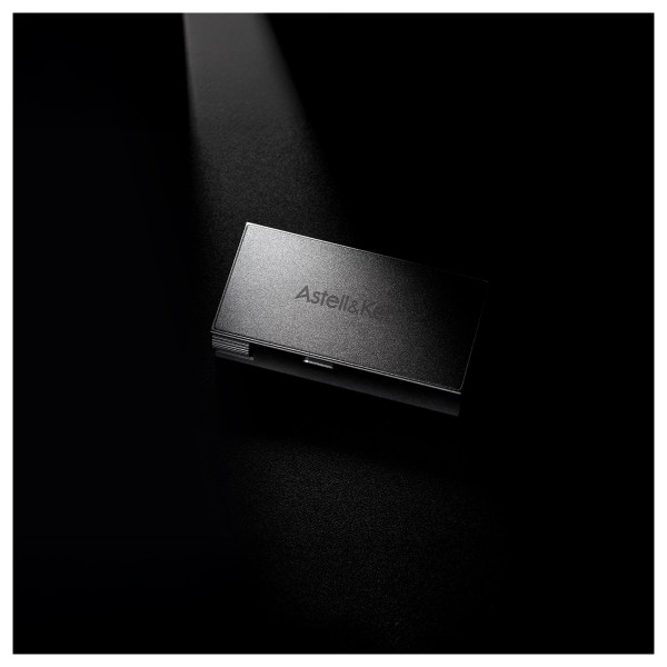 Astell&Kern AK HC5 USB DAC Cable - lifestyle 1