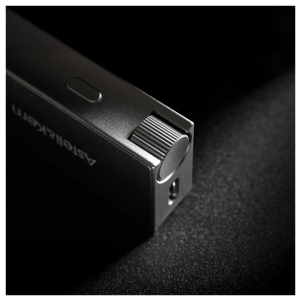 Astell&Kern AK HC5 USB DAC Cable - lifestyle 2