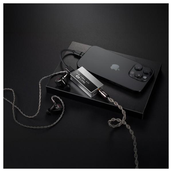 Astell&Kern AK HC5 USB DAC Cable - lifestyle  3