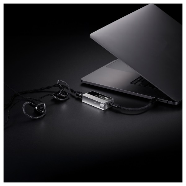 Astell&Kern AK HC5 USB DAC Cable - lifestyle 4