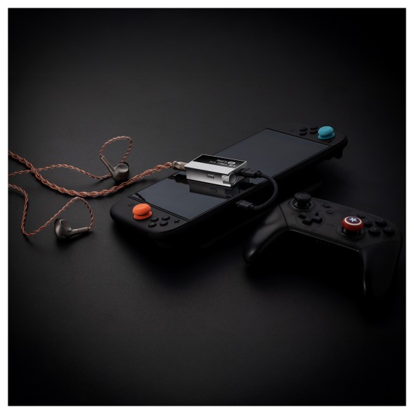 Astell&Kern AK HC5 USB DAC Cable - lifestyle  6