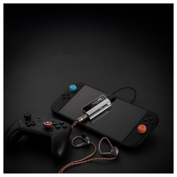 Astell&Kern AK HC5 USB DAC Cable - lifestyle  7 