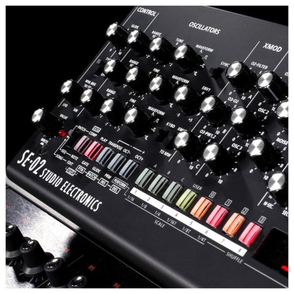 Roland SE-02 Analogue Synthesizer - Detail 2