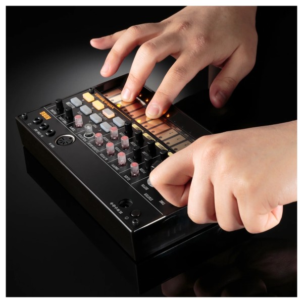Korg Volca Beats Analog Rhythm Machine Korg Volca Beats Analog Rhythm Machine - Lifestyle