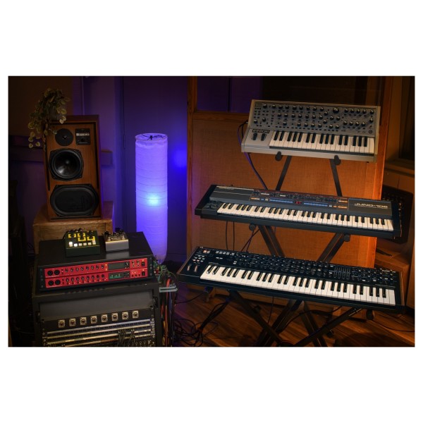 Focusrite Clarett+ OctoPre - Lifestyle 2