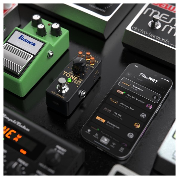 IK Multimedia TONEX One+, Black & Gold - Lifestyle