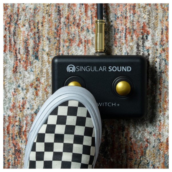 Singular Sound Footswitch+, Black - Lifestyle