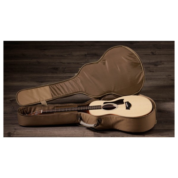 Taylor GS Mini Sapele, Natural - Lifestyle 1