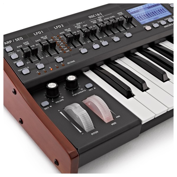 Behringer Deepmind 6 Synthesizer