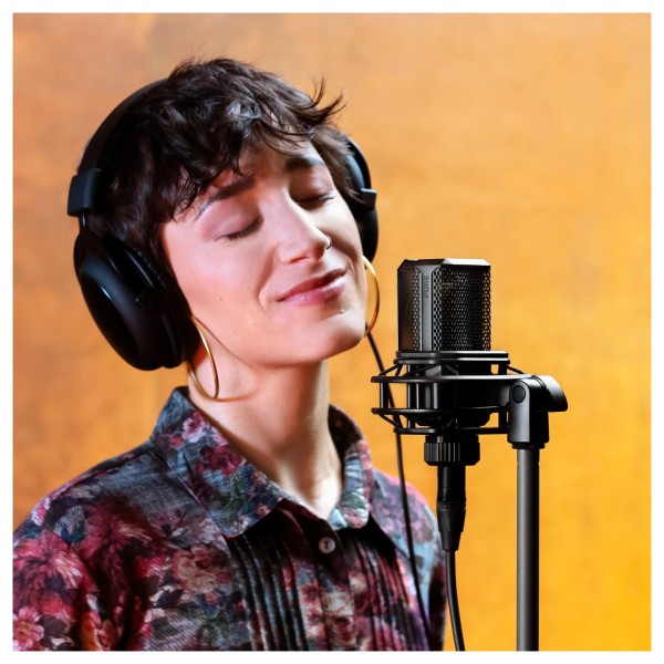 Lewitt LCT 440 PURE Condenser Microphone, Stereo Pair - Lifestyle 3