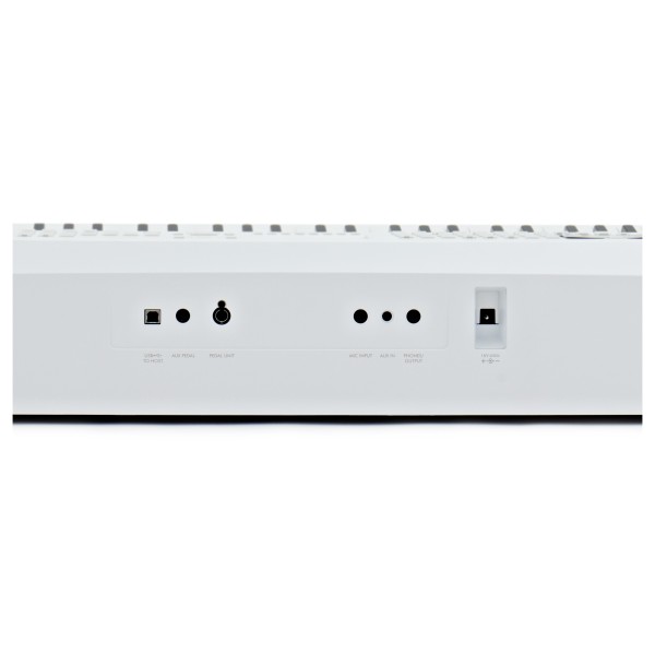 Yamaha DGX 670 Digital Piano, White