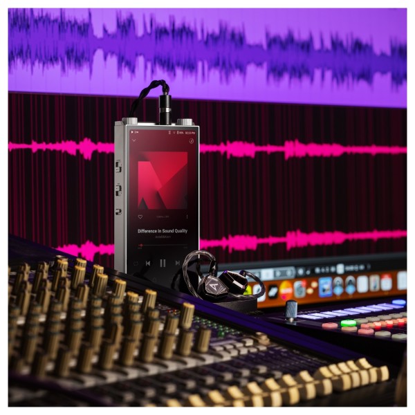 Astell&Kern PD20 Hi-Res Player, Silver -lifestlye 1 