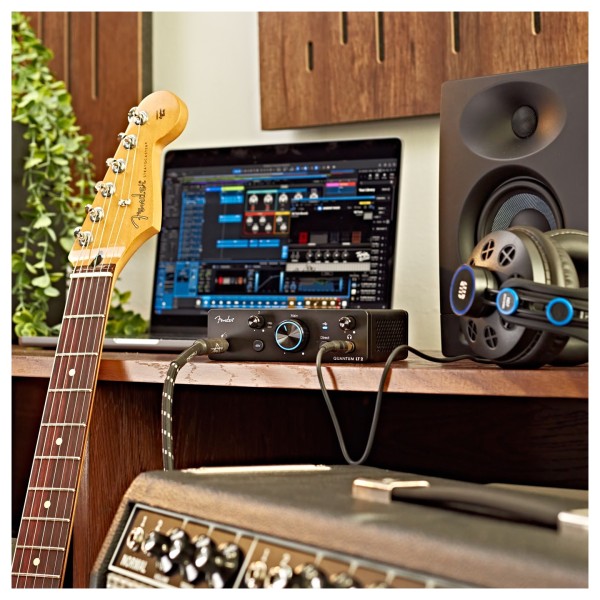 Fender Quantum LT 2 Audio Interface - Lifestyle
