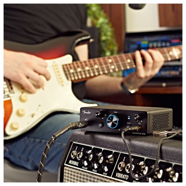 Fender Quantum LT 2 Audio Interface - Lifestyle 2
