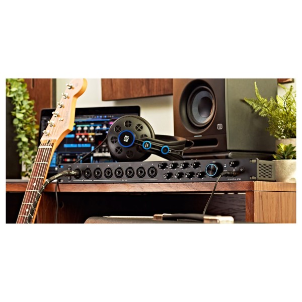 Fender Quantum LT16 Audio Interface - Lifestyle