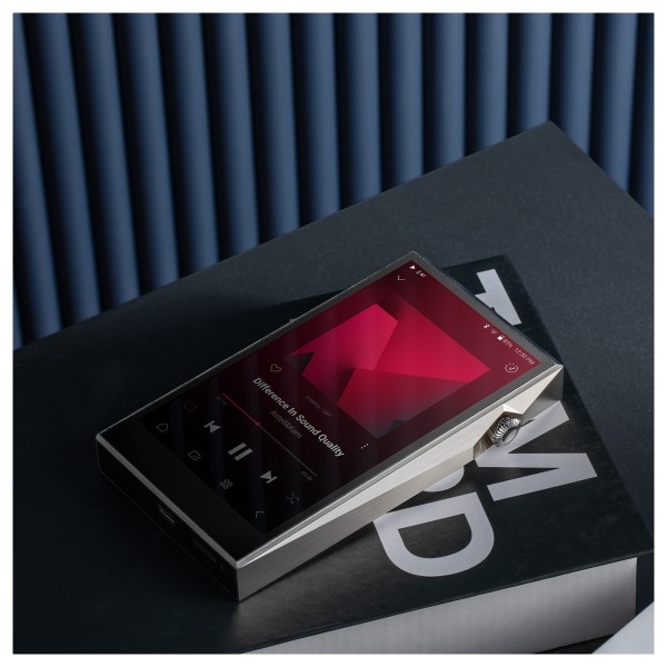 Astell&Kern A&ultima SP3000T, Silver lifestyle 4